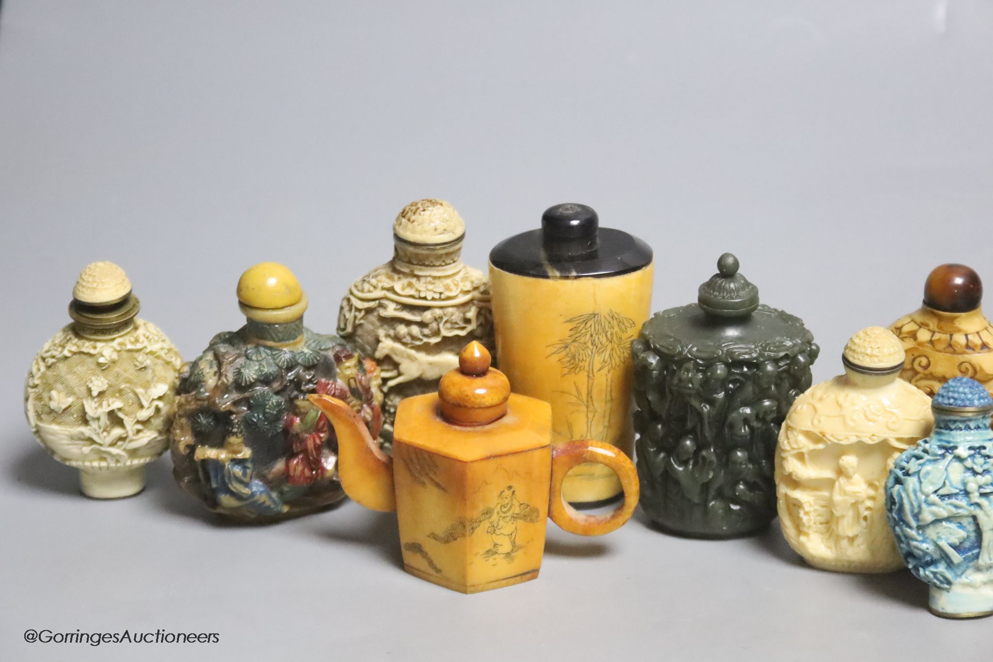 Mixed composition Chinese snuff bottles